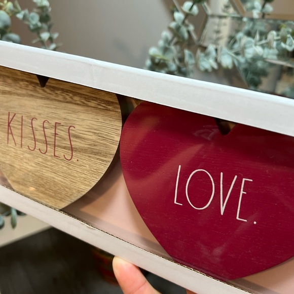 RAE DUNN Valentine’s Day garland - Picture 8 of 9